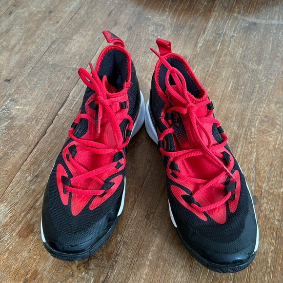 Nike Future Court 2 Size 6Y - Picture 1 of 5